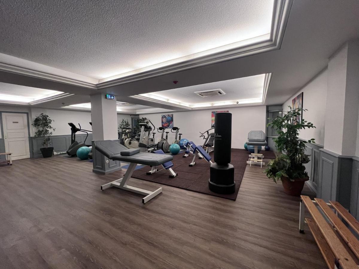 Logis Hotel De La Poste Витры-Ле-Франфоис Экстерьер фото
